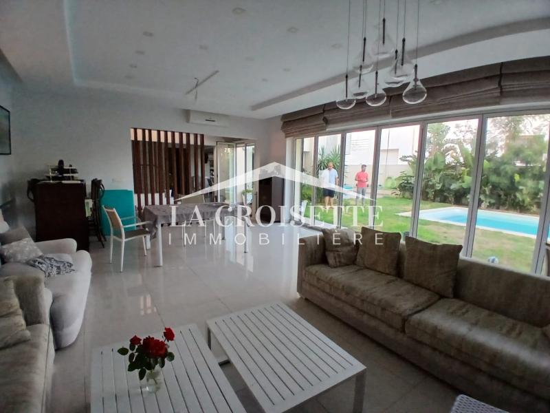 Villa S+8 avec piscine au Lac 2